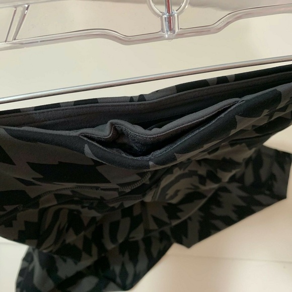 Lululemon Womens NWT Invigorate HR Tight 25" Workout Legging Size 2 - Picture 5 of 5